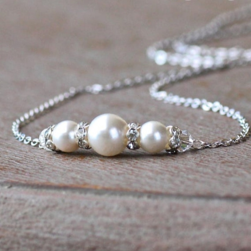 Elegant Silver Pearl Jewelry Set - Picture 3 of 5